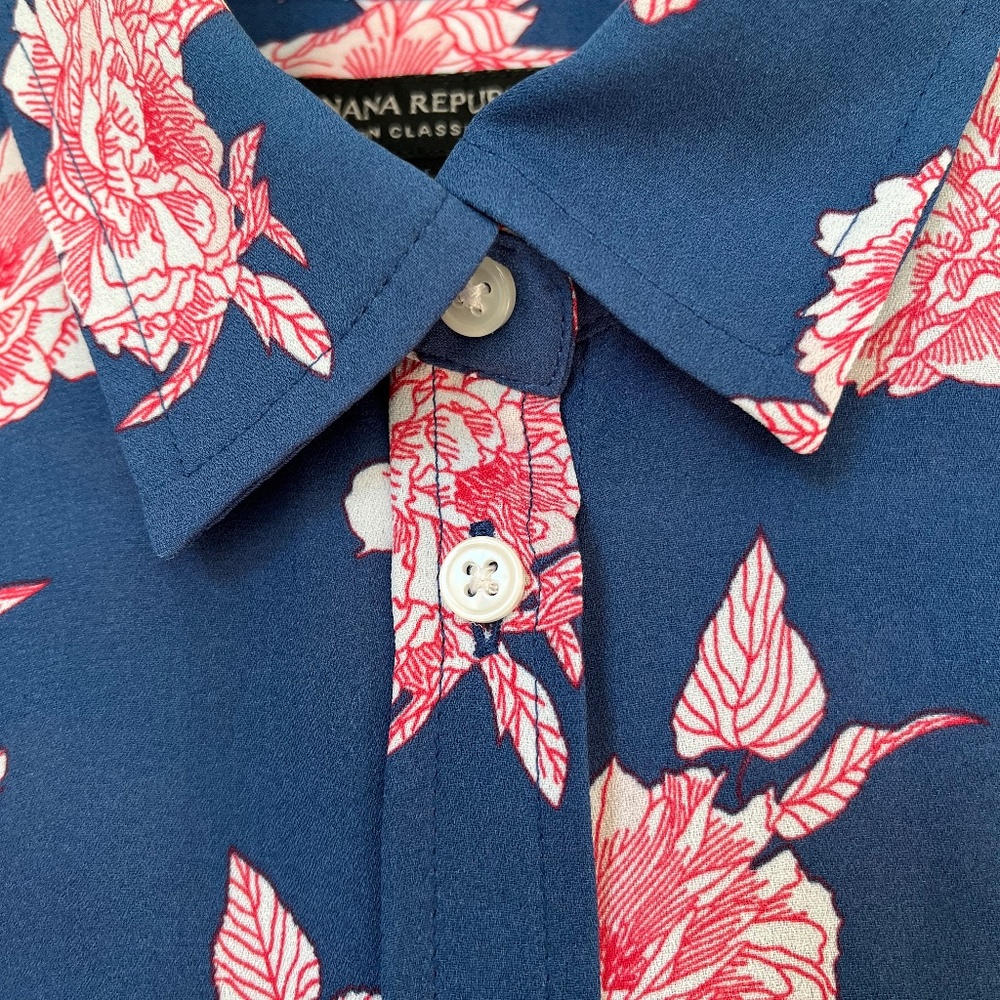 Banana Republic button up blouse, Petite Small, blue with pink flowers